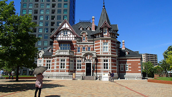 北九州市立国際友好記念図書館